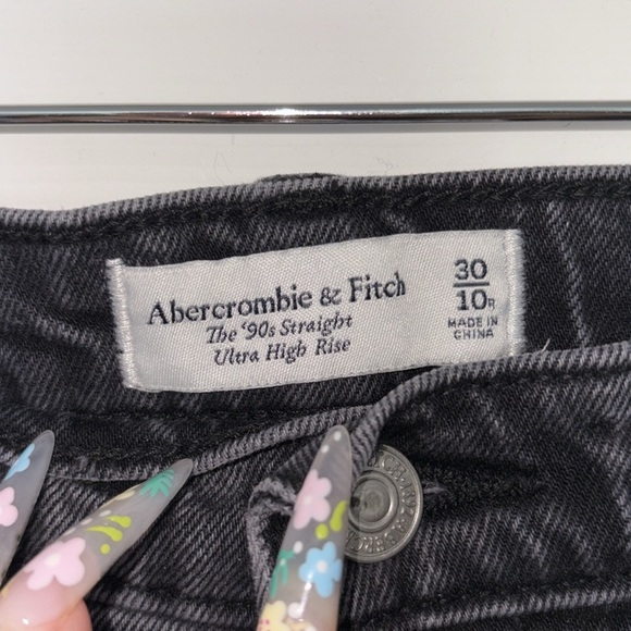 Abercrombie & Fitch The 90’s Straight Ultra High Rise Jeans - Picture 3 of 4